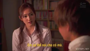 Bố đi làm, má kế trẻ ở nhà tò te với con trai
