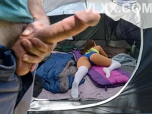 Thấy con trai mãi mê công việc để vợ sắp cưới của con trai cô đơn, bố ông xã làm liều đè phang con dâu