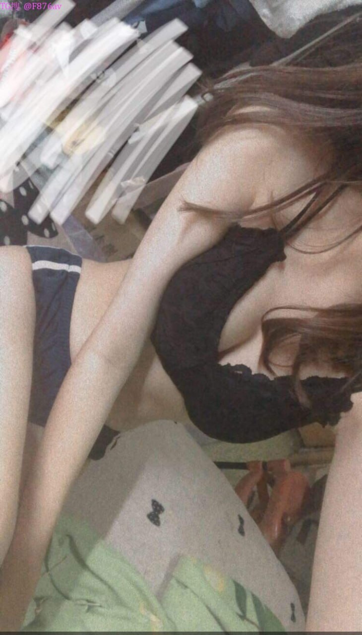 Bịt mắt em gái rồi lừa bú buồi cực đã